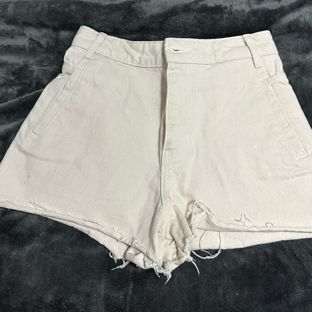 Beige zara shorts barely worn size 6